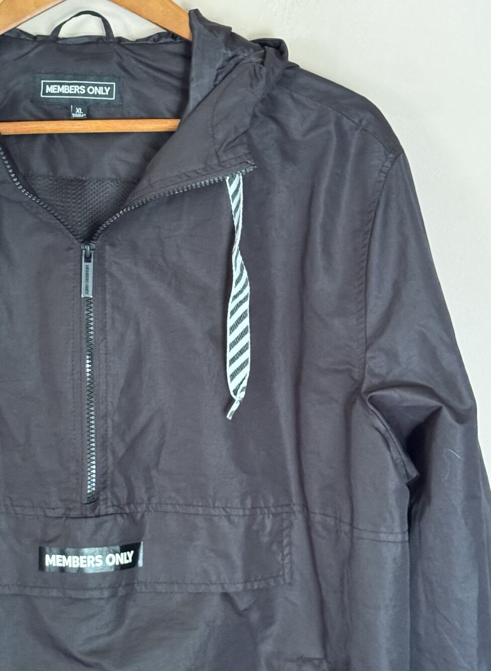 Members Only Black Anorak Windbreaker Jacket with Hood Logo Spellout XL